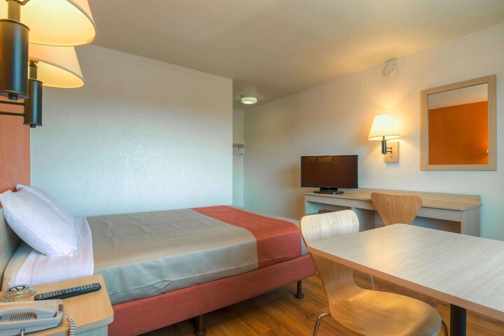 1 Double Bed (1 of 10)
