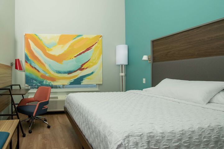 1 King Bed (9 of 11)