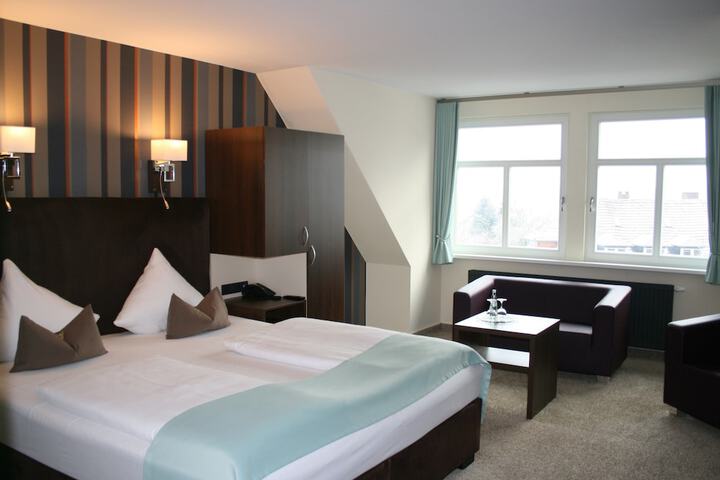 Room 9 of 43