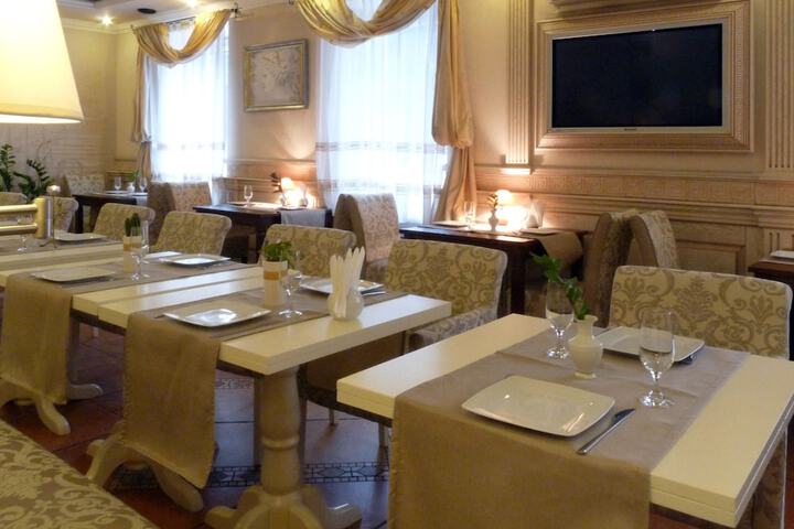 Dining 72 of 110