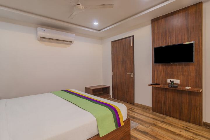 Room 12 of 33