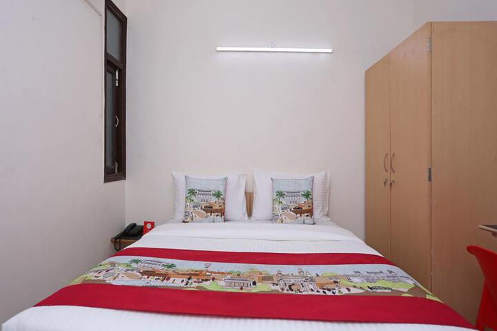 OYO 9381 NEAR DLF CYBER CITY