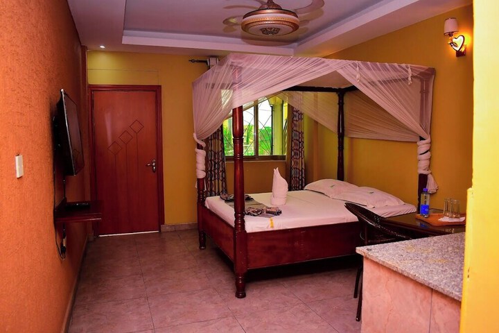 Room 4 of 55