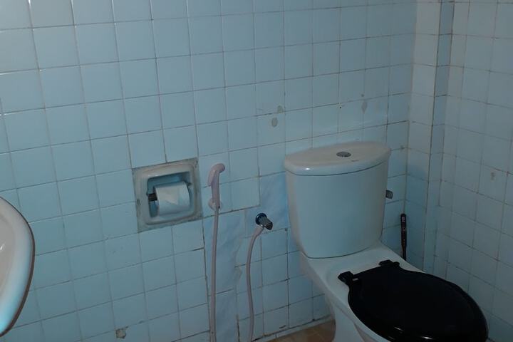 Room 13 of 18
