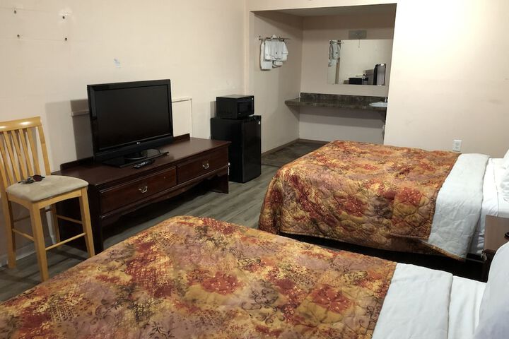 Room 5 of 10