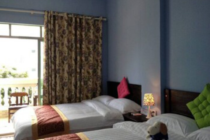 Room 10 of 18