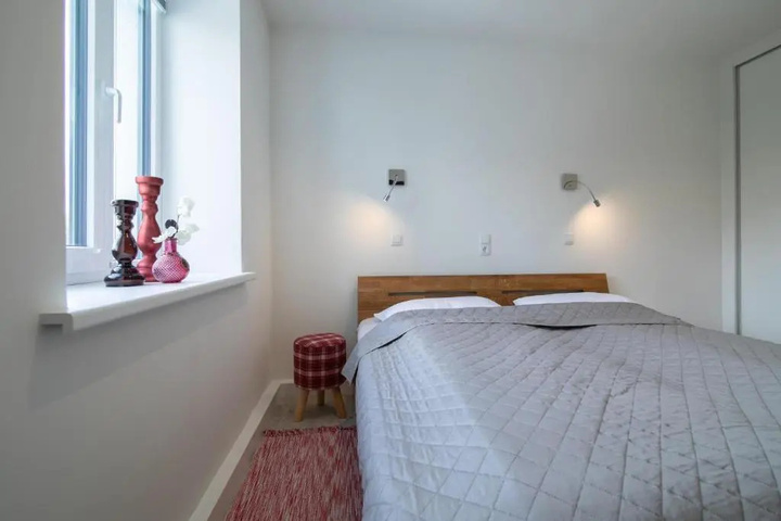 Room 6 of 19