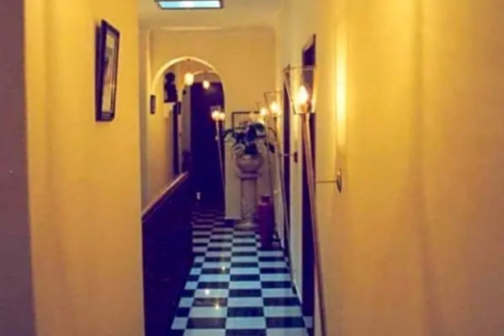 Room 11 of 15