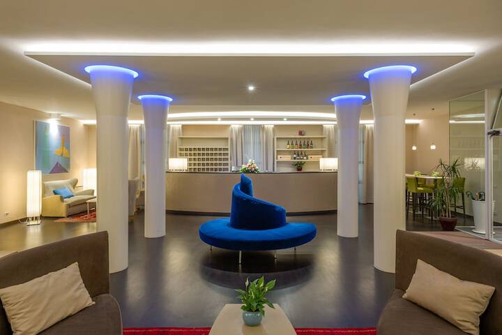 Concierge desk