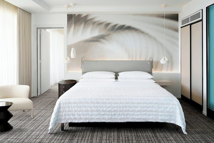 Room 11 of 212