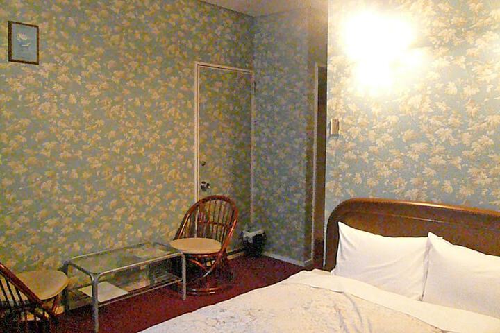 Room 19 of 33