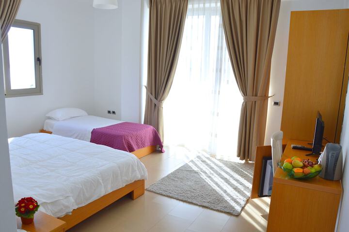 Room 9 of 38