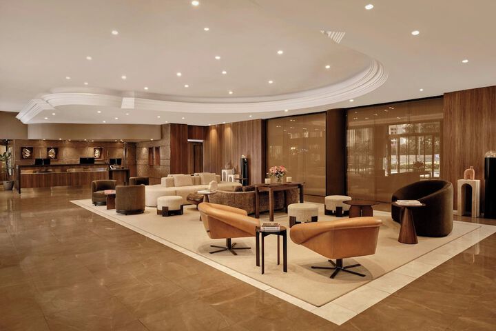 Lounge 80 of 124