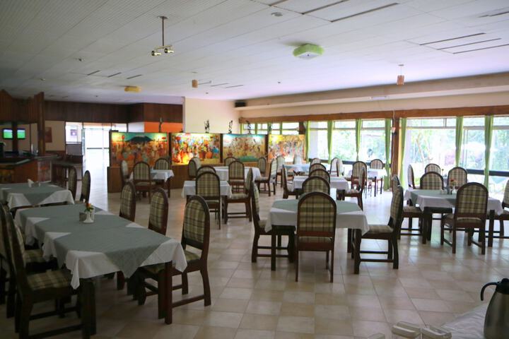 Dining 16 of 35