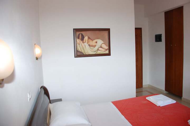 Room 10 of 47