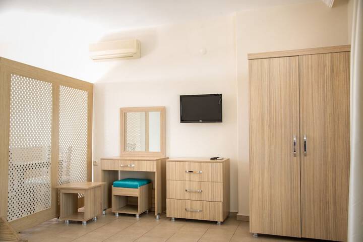 Room 3 of 52