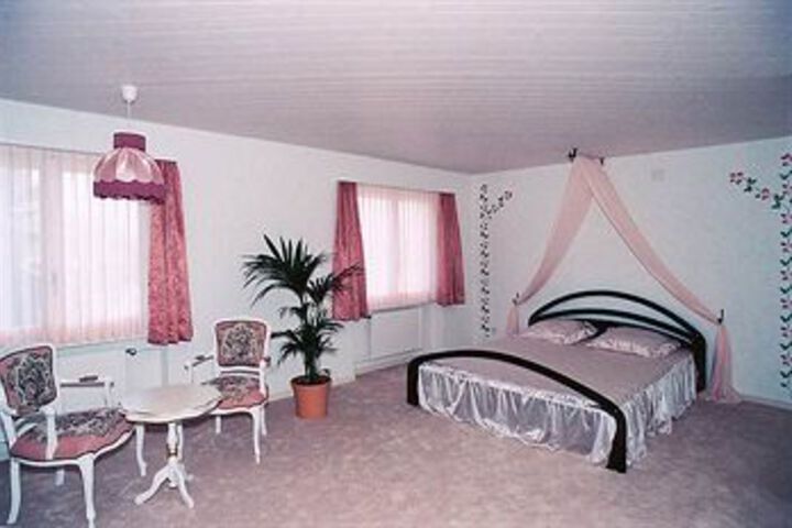 Room 11 of 19