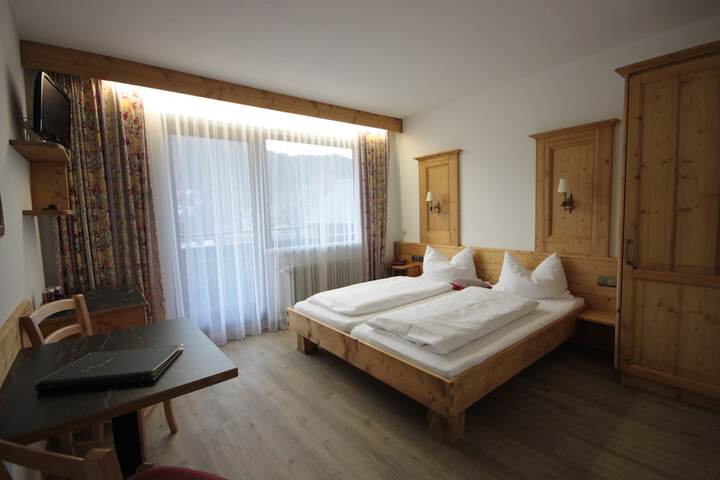 Room 13 of 23