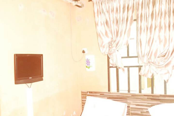 Room 8 of 10