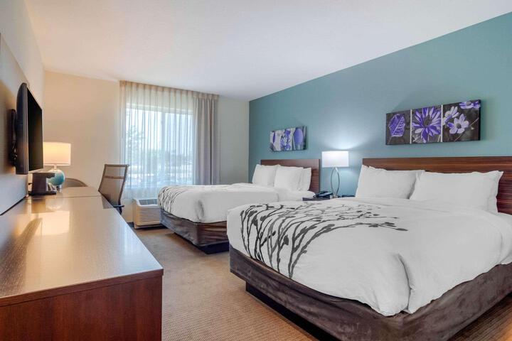 2 Queen Beds (6 of 9)