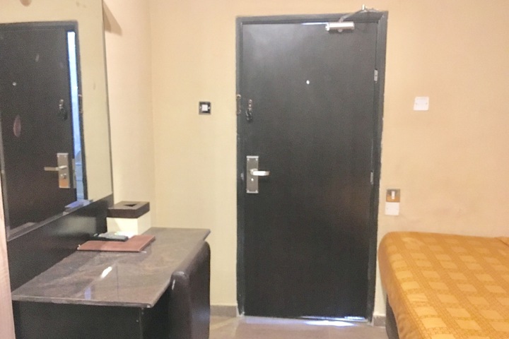 Room 4 of 17