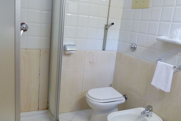 Room 16 of 36