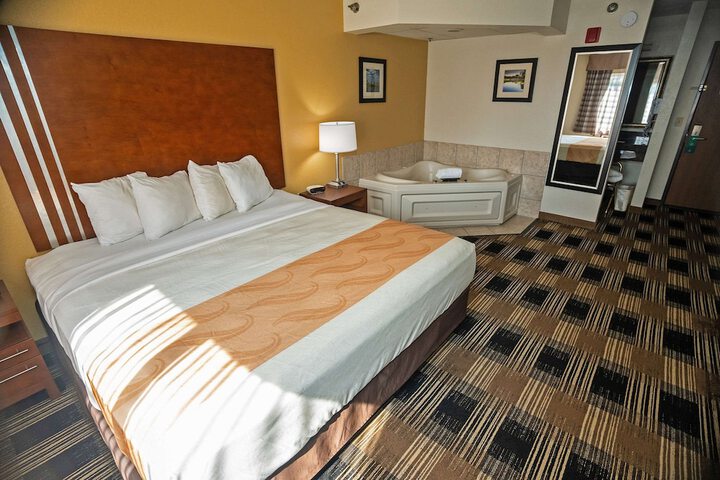 1 King Bed (2 of 12)