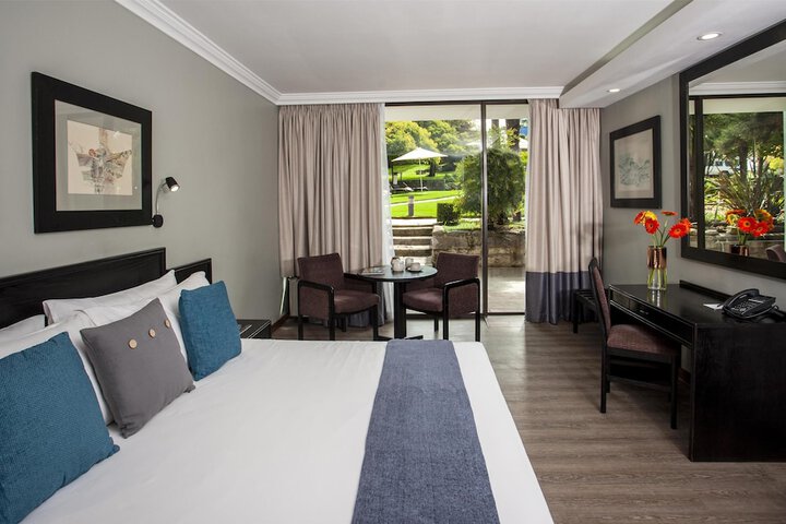 Room 21 of 74