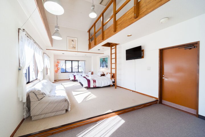 Room 8 of 74