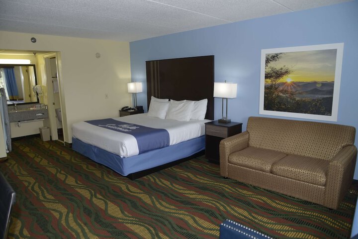 1 King Bed (6 of 13)