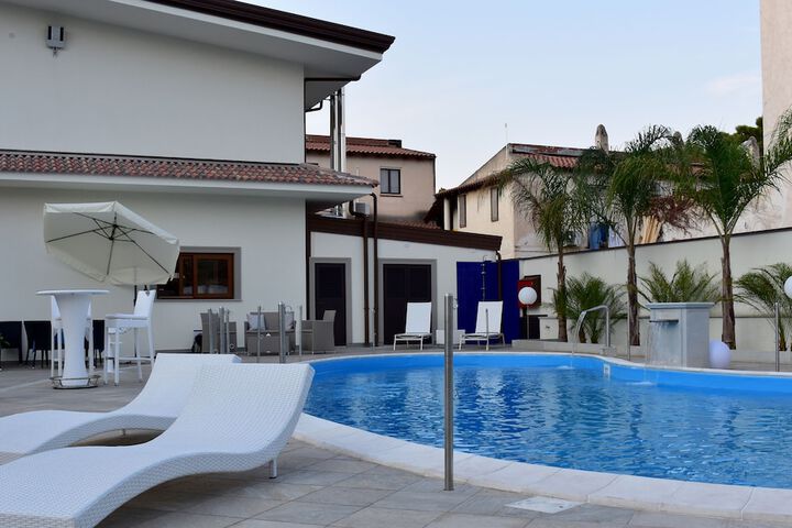 Pools & Facilities