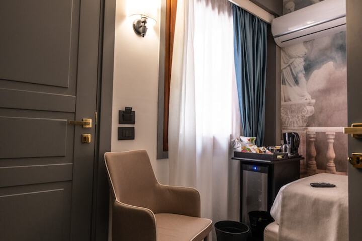 Room 49 of 209