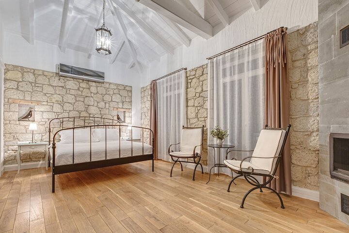 Room 4 of 60
