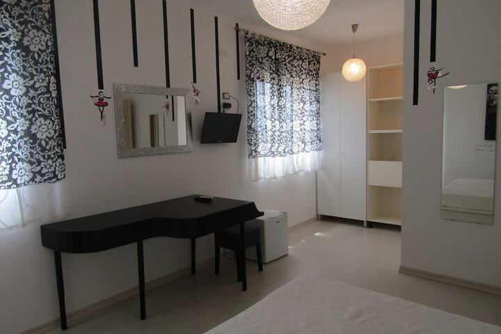 Room 11 of 45