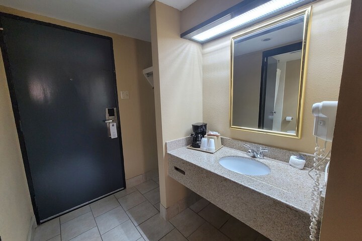 2 Double Beds (9 of 14)
