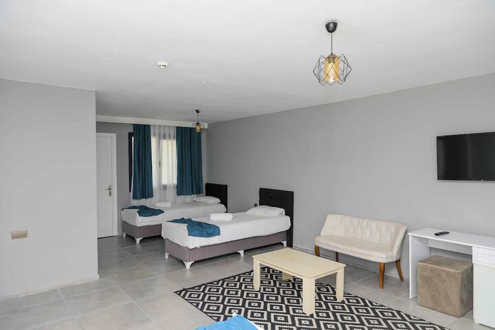 Room 28 of 68