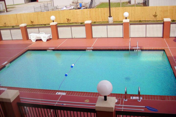Pool 20 of 26