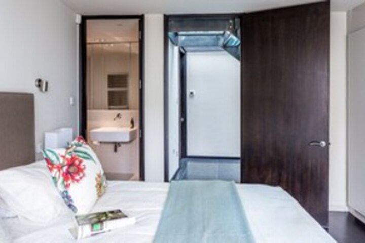 Room 18 of 28
