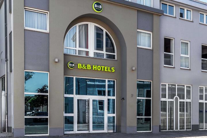 Hotel Entry