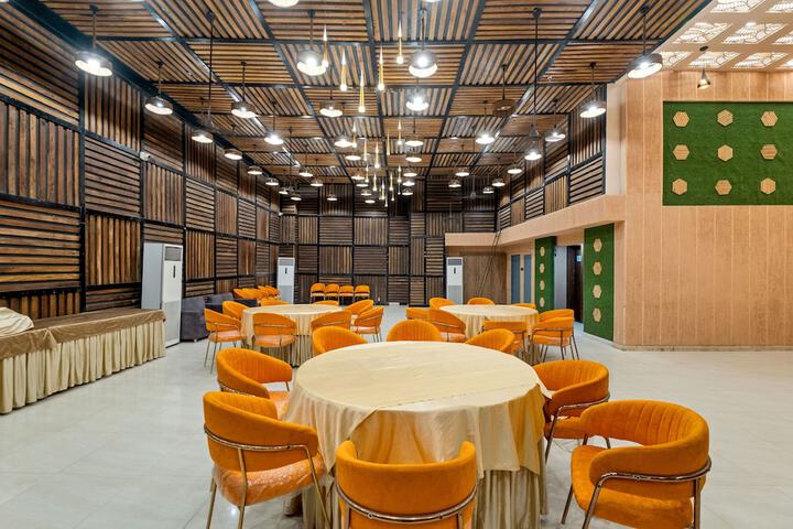 Ballroom/Hall 42 of 61