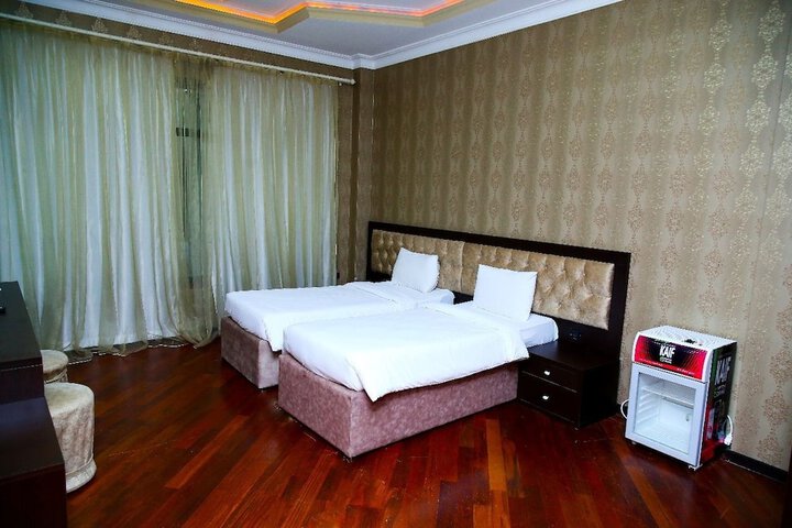 Room 9 of 38