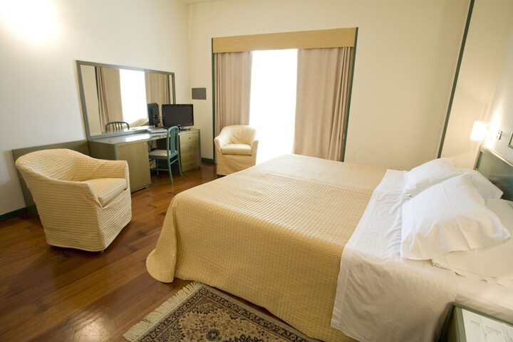 Room 16 of 50