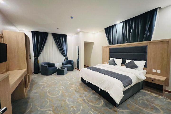 Room 5 of 9