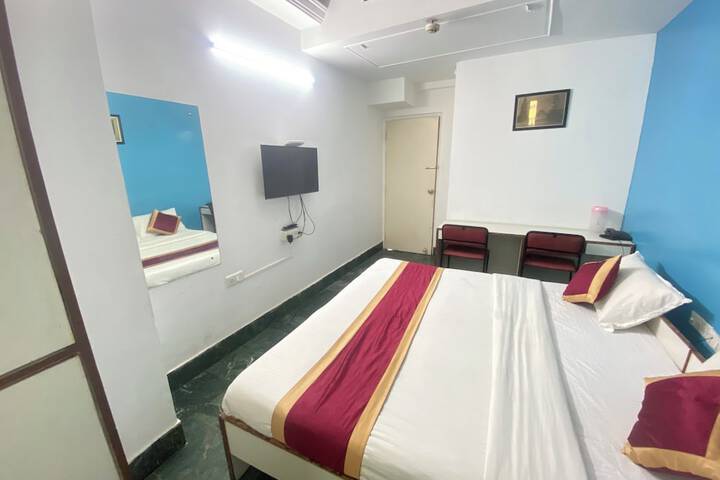 Room 9 of 32