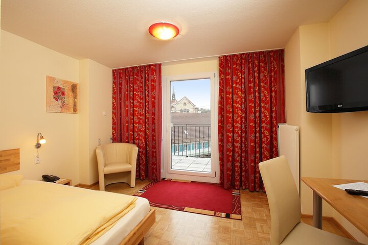 Room 8 of 39