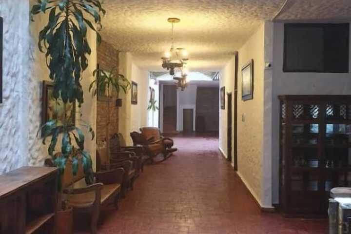 Room 13 of 16