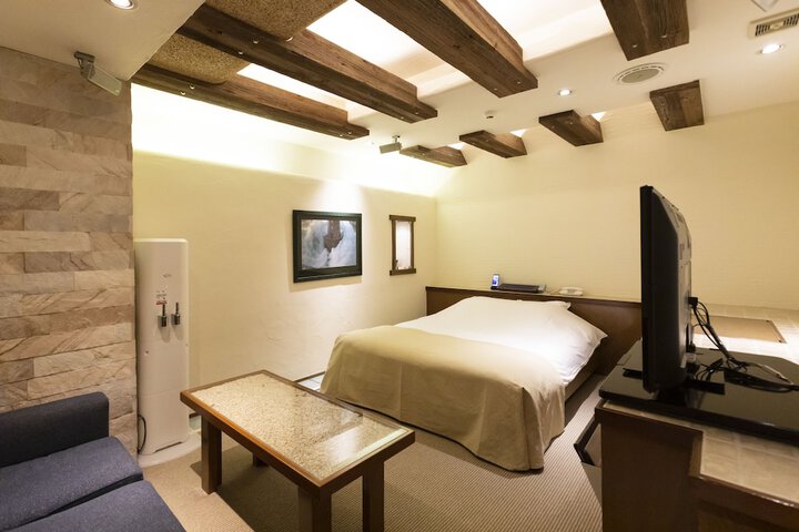 Room 4 of 41