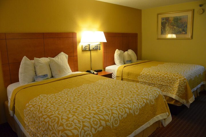 1 King Bed (2 of 15)