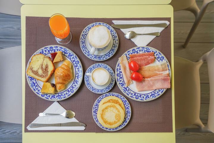 Breakfast/Coffee Service 40 of 54