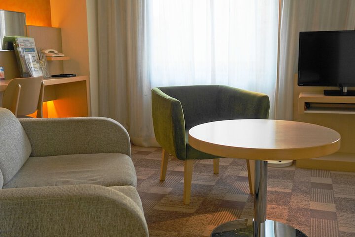Room 18 of 90